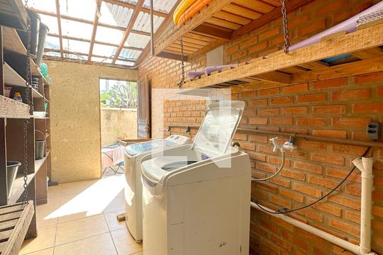 Lavanderia de apartamento para alugar com 2 quartos, 60m² em São João do Rio Vermelho, Florianópolis