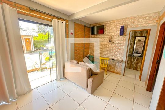 Sala de apartamento para alugar com 2 quartos, 60m² em São João do Rio Vermelho, Florianópolis
