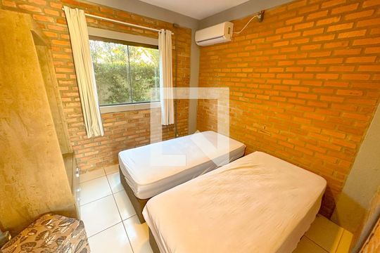 Quarto 2 de apartamento para alugar com 2 quartos, 60m² em São João do Rio Vermelho, Florianópolis