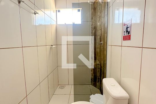 Banheiro de apartamento para alugar com 2 quartos, 60m² em São João do Rio Vermelho, Florianópolis