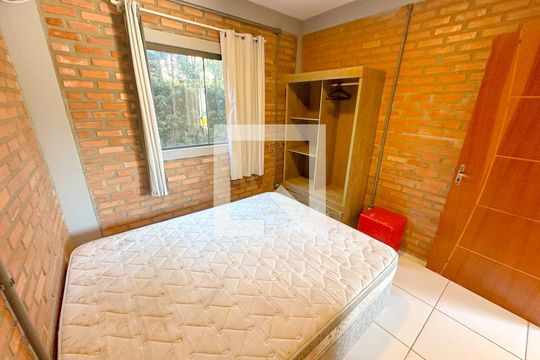 Quarto 1 de apartamento para alugar com 2 quartos, 60m² em São João do Rio Vermelho, Florianópolis