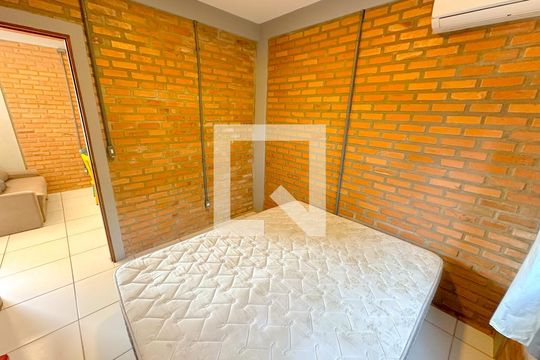 Quarto 1 de apartamento para alugar com 2 quartos, 60m² em São João do Rio Vermelho, Florianópolis
