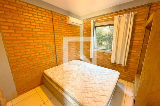 Quarto 1 de apartamento para alugar com 2 quartos, 60m² em São João do Rio Vermelho, Florianópolis