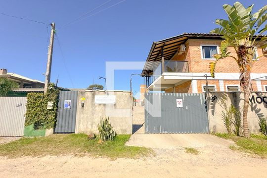 Fachada  de apartamento para alugar com 2 quartos, 60m² em São João do Rio Vermelho, Florianópolis