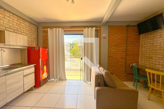 Sala de apartamento para alugar com 2 quartos, 60m² em São João do Rio Vermelho, Florianópolis
