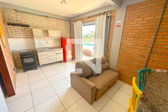 Sala de apartamento para alugar com 2 quartos, 60m² em São João do Rio Vermelho, Florianópolis