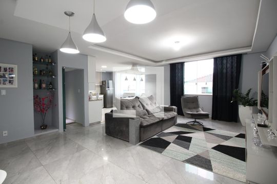 Sala de casa de condomínio à venda com 5 quartos, 350m² em Tauá, Rio de Janeiro