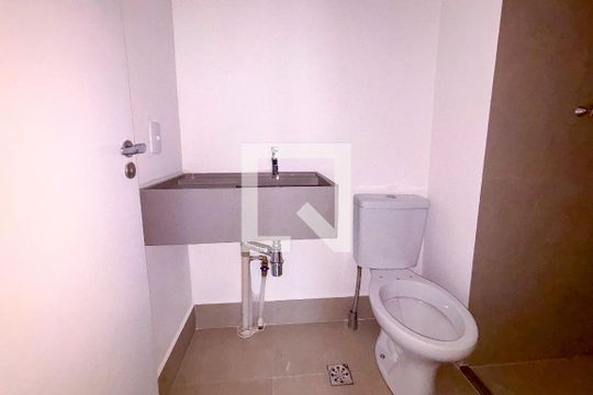 Banheiro da Suíte de apartamento para alugar com 1 quarto, 27m² em Pinheiros, São Paulo