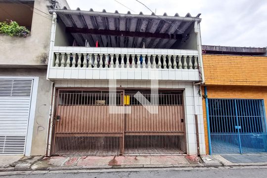 Fachada de casa para alugar com 2 quartos, 50m² em Jardim Campo Limpo, São Paulo