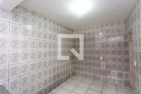 Cozinha de casa para alugar com 2 quartos, 50m² em Jardim Campo Limpo, São Paulo