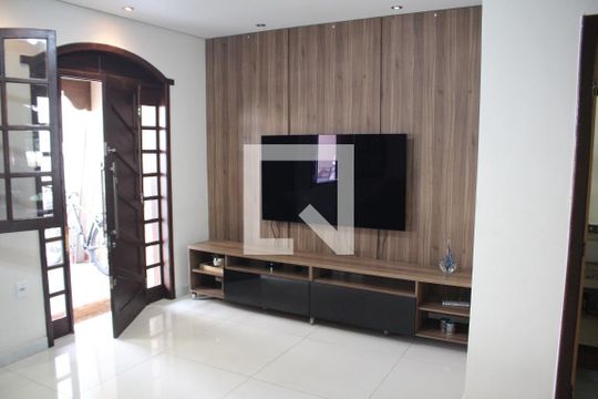 Sala de casa à venda com 3 quartos, 315m² em Novo Riacho, Contagem