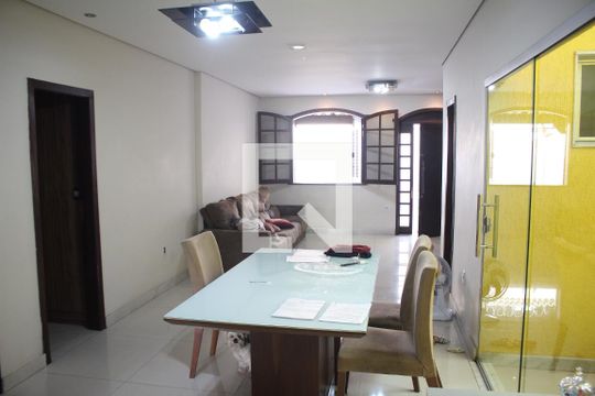 Sala de casa à venda com 3 quartos, 315m² em Novo Riacho, Contagem