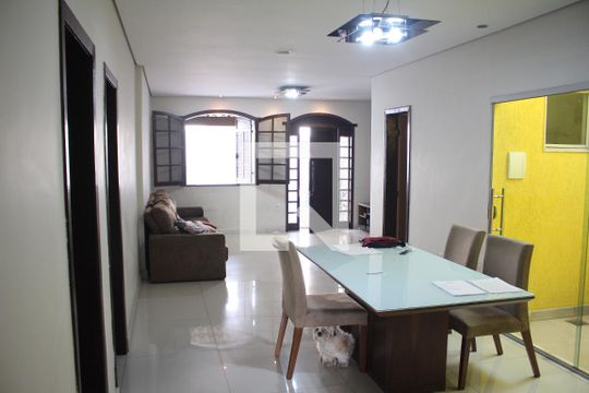 Sala de casa à venda com 3 quartos, 315m² em Novo Riacho, Contagem