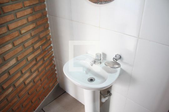 Banheiro da Área Externa de casa à venda com 3 quartos, 315m² em Novo Riacho, Contagem