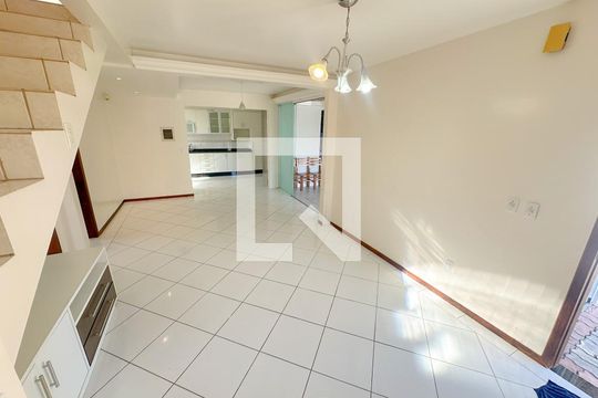 Sala de casa para alugar com 3 quartos, 200m² em Ingleses Norte, Florianópolis