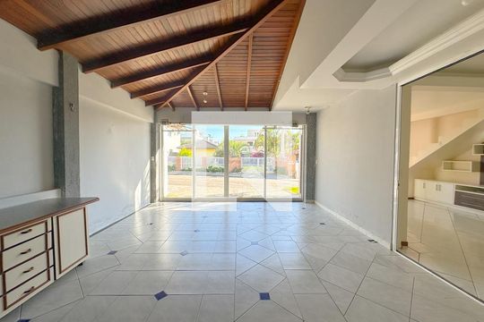 Garagem de casa para alugar com 3 quartos, 200m² em Ingleses Norte, Florianópolis