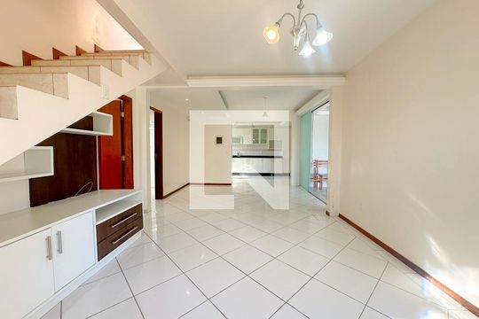 Sala de casa para alugar com 3 quartos, 200m² em Ingleses Norte, Florianópolis