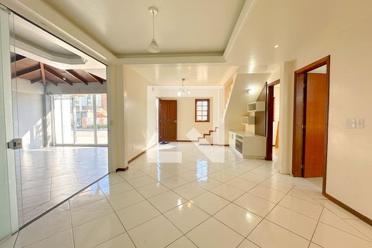 Sala de casa para alugar com 3 quartos, 200m² em Ingleses Norte, Florianópolis