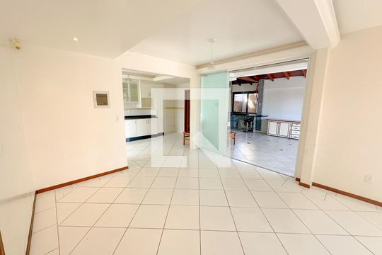 Sala de casa para alugar com 3 quartos, 200m² em Ingleses Norte, Florianópolis