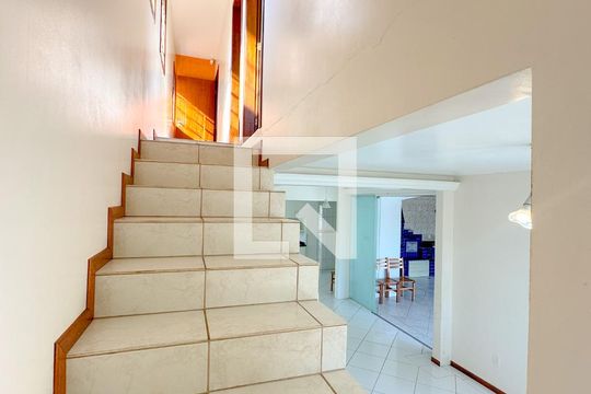 Escada de casa para alugar com 3 quartos, 200m² em Ingleses Norte, Florianópolis