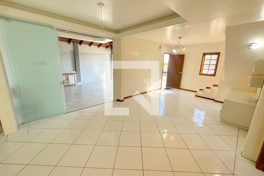 Sala de casa para alugar com 3 quartos, 200m² em Ingleses Norte, Florianópolis