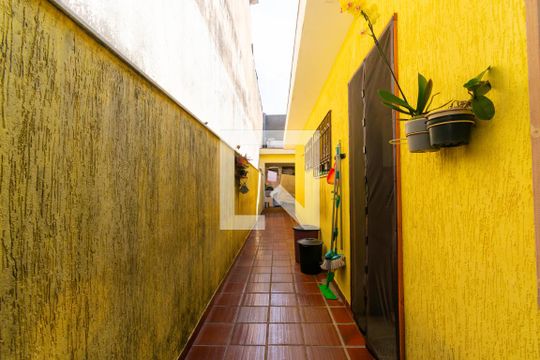 Quintal de casa à venda com 2 quartos, 104m² em Vila Ivg, São Paulo