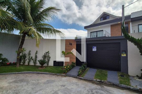 Fachada de casa de condomínio para alugar com 3 quartos, 230m² em Recreio dos Bandeirantes, Rio de Janeiro
