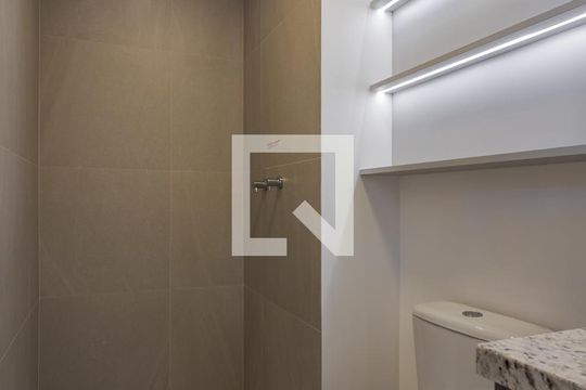 Banheiro de apartamento à venda com 2 quartos, 56m² em Cristo Redentor, Porto Alegre