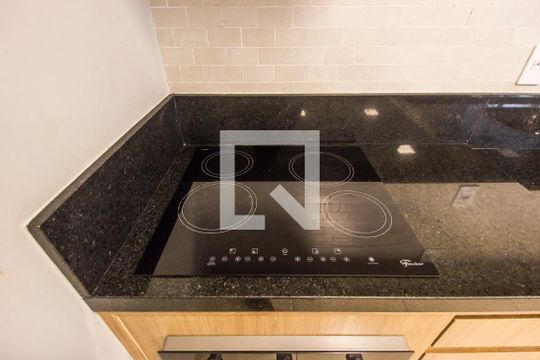 Área comum de apartamento para alugar com 1 quarto, 40m² em Jardim Tupanci, Barueri