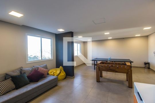 Área comum de apartamento para alugar com 1 quarto, 40m² em Jardim Tupanci, Barueri