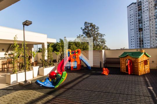 Área comum de apartamento para alugar com 1 quarto, 40m² em Jardim Tupanci, Barueri