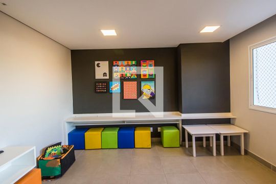 Área comum de apartamento para alugar com 1 quarto, 40m² em Jardim Tupanci, Barueri