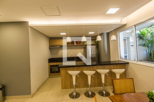Área comum de apartamento para alugar com 1 quarto, 40m² em Jardim Tupanci, Barueri
