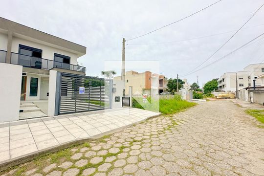 Vista da Rua de casa para alugar com 3 quartos, 150m² em Canasvieiras, Florianópolis