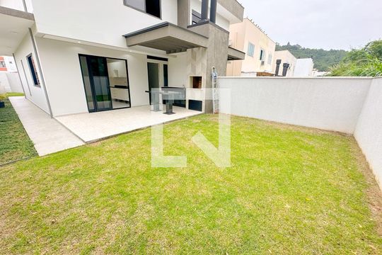 Churrasqueira de casa para alugar com 3 quartos, 150m² em Canasvieiras, Florianópolis