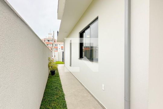 Quintal de casa para alugar com 3 quartos, 150m² em Canasvieiras, Florianópolis