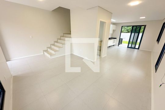Casa para alugar com 3 quartos, 150m² em Canasvieiras, Florianópolis