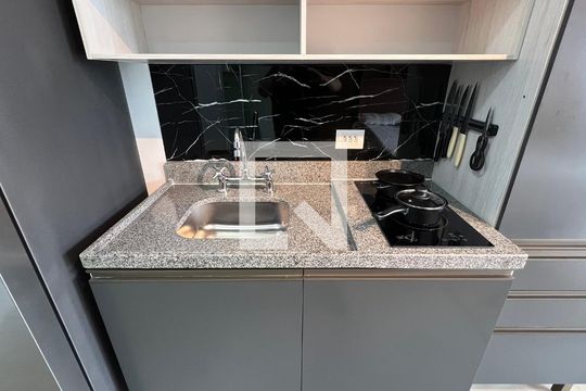 Cozinha de kitnet/studio para alugar com 1 quarto, 24m² em Pinheiros, São Paulo