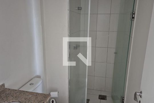 Banheiro de apartamento à venda com 2 quartos, 67m² em São Geraldo, Porto Alegre