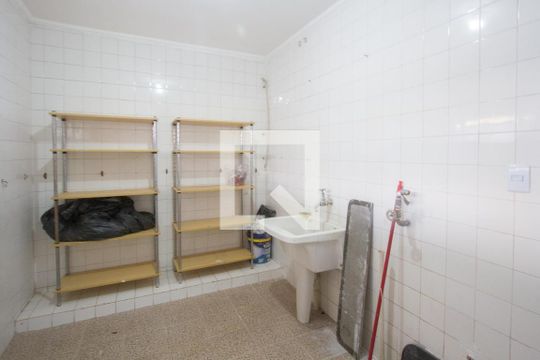 Área de Serviço de casa para alugar com 6 quartos, 379m² em Parque Maria Helena, São Paulo