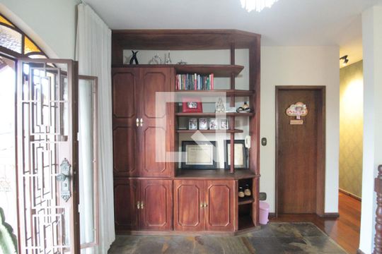 Hall dos Quartos de casa à venda com 4 quartos, 380m² em Santa Amelia, Belo Horizonte