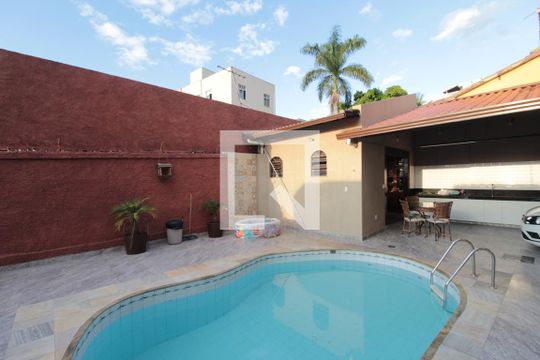Piscina de casa à venda com 4 quartos, 380m² em Santa Amelia, Belo Horizonte