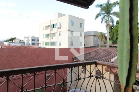Varanda do Hall dos Quartos de casa à venda com 4 quartos, 380m² em Santa Amelia, Belo Horizonte