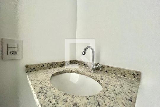 Banheiro de apartamento para alugar com 1 quarto, 27m² em Vila da Saúde, São Paulo