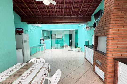 Quintal de casa à venda com 3 quartos, 246m² em Parque das Nações, Santo André