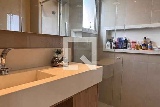 Banheiro da Suíte 1 de apartamento à venda com 2 quartos, 110m² em Swiss Park, Campinas