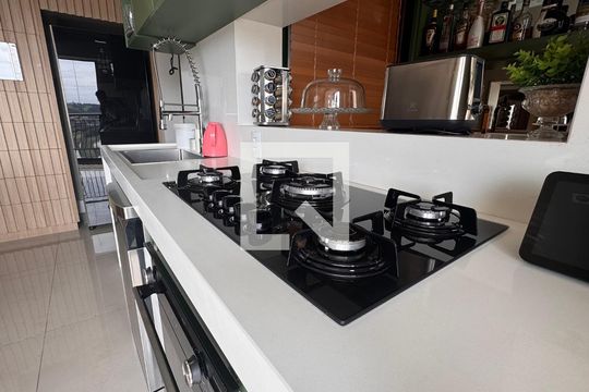 Cozinha de apartamento à venda com 2 quartos, 110m² em Swiss Park, Campinas