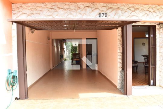 Garagem de casa à venda com 4 quartos, 480m² em Barreirinha, Curitiba