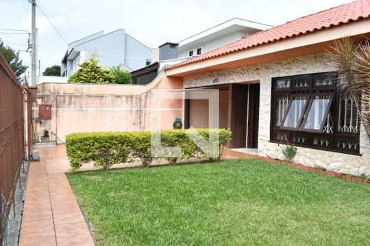 Área externa de casa à venda com 4 quartos, 480m² em Barreirinha, Curitiba