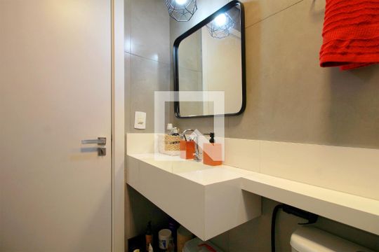 Banheiro da Suíte 1 de apartamento para alugar com 2 quartos, 110m² em Sagrada Família, Belo Horizonte